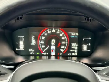 VOLVO XC60 2018 2.0I E6