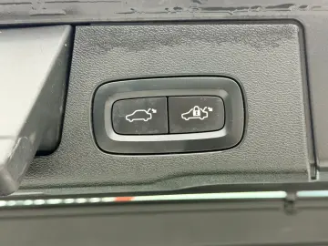 VOLVO XC60 2018 2.0I E6