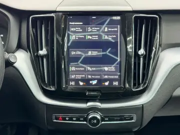 VOLVO XC60 2018 2.0I E6
