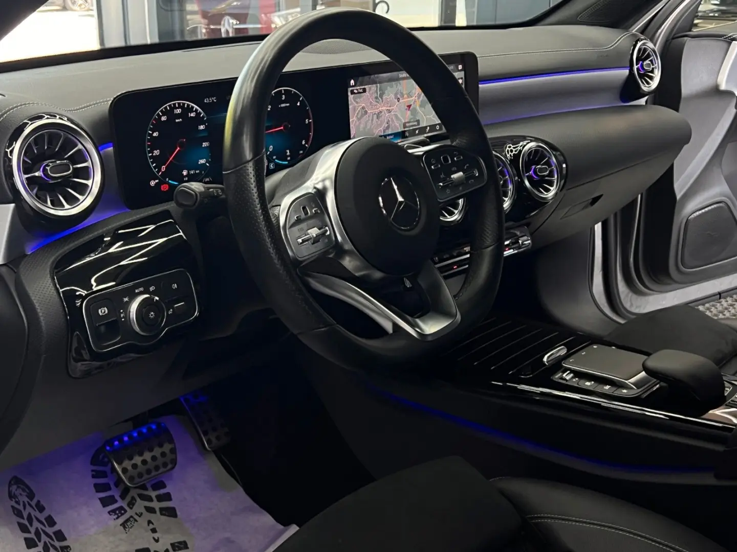 A 180d 8G AMG NIGHT AUGR KAM DAB SOUND TOTW AMBT