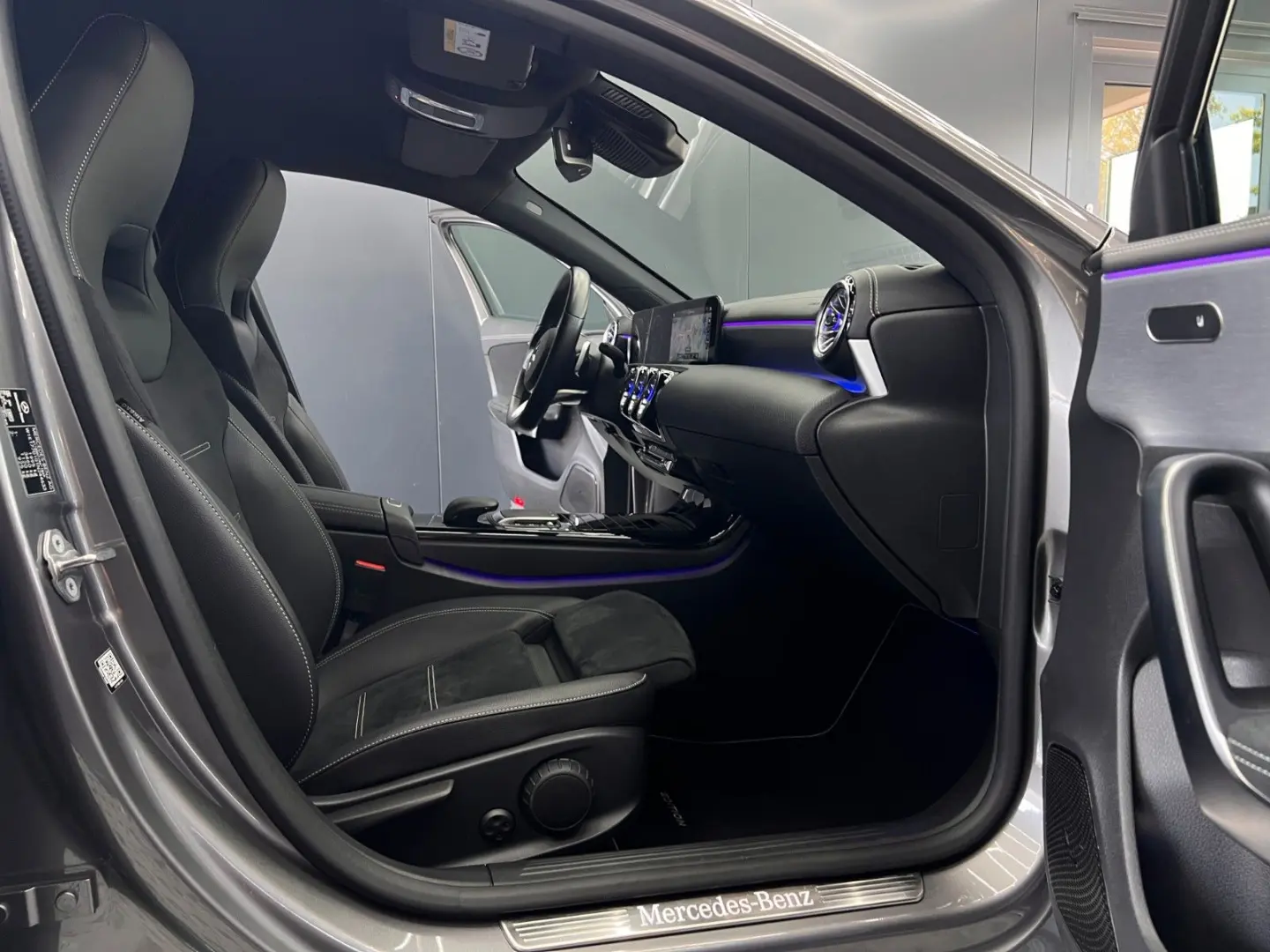 A 180d 8G AMG NIGHT AUGR KAM DAB SOUND TOTW AMBT