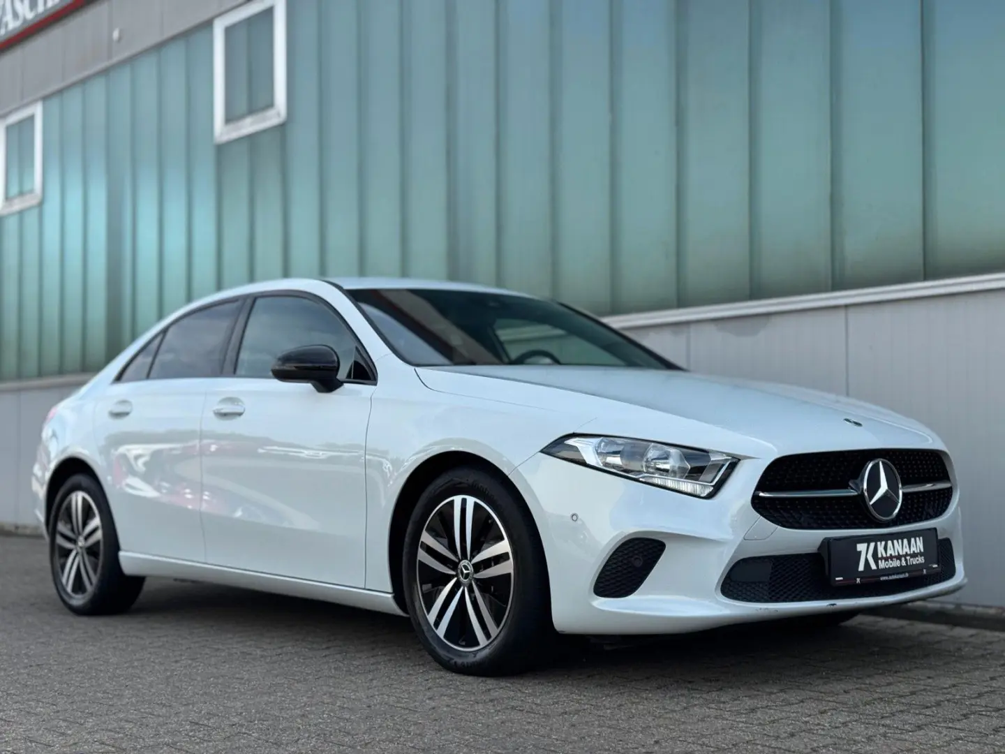 A 180d Progressive Limousine NAV CAM NIGHT 1.HD