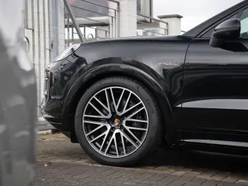 E-Hybrid Coupe SPORTDESIGN