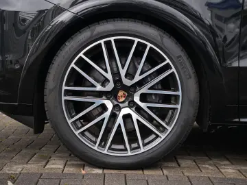 E-Hybrid Coupe SPORTDESIGN