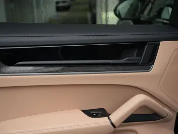 E-Hybrid Coupe SPORTDESIGN