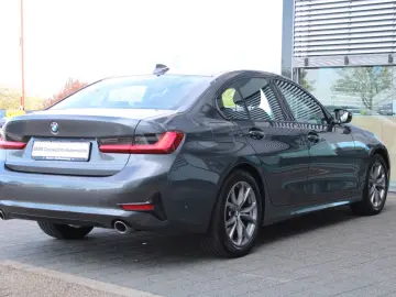 318d Limousine Sport Line Navi Live LED AHK DAB