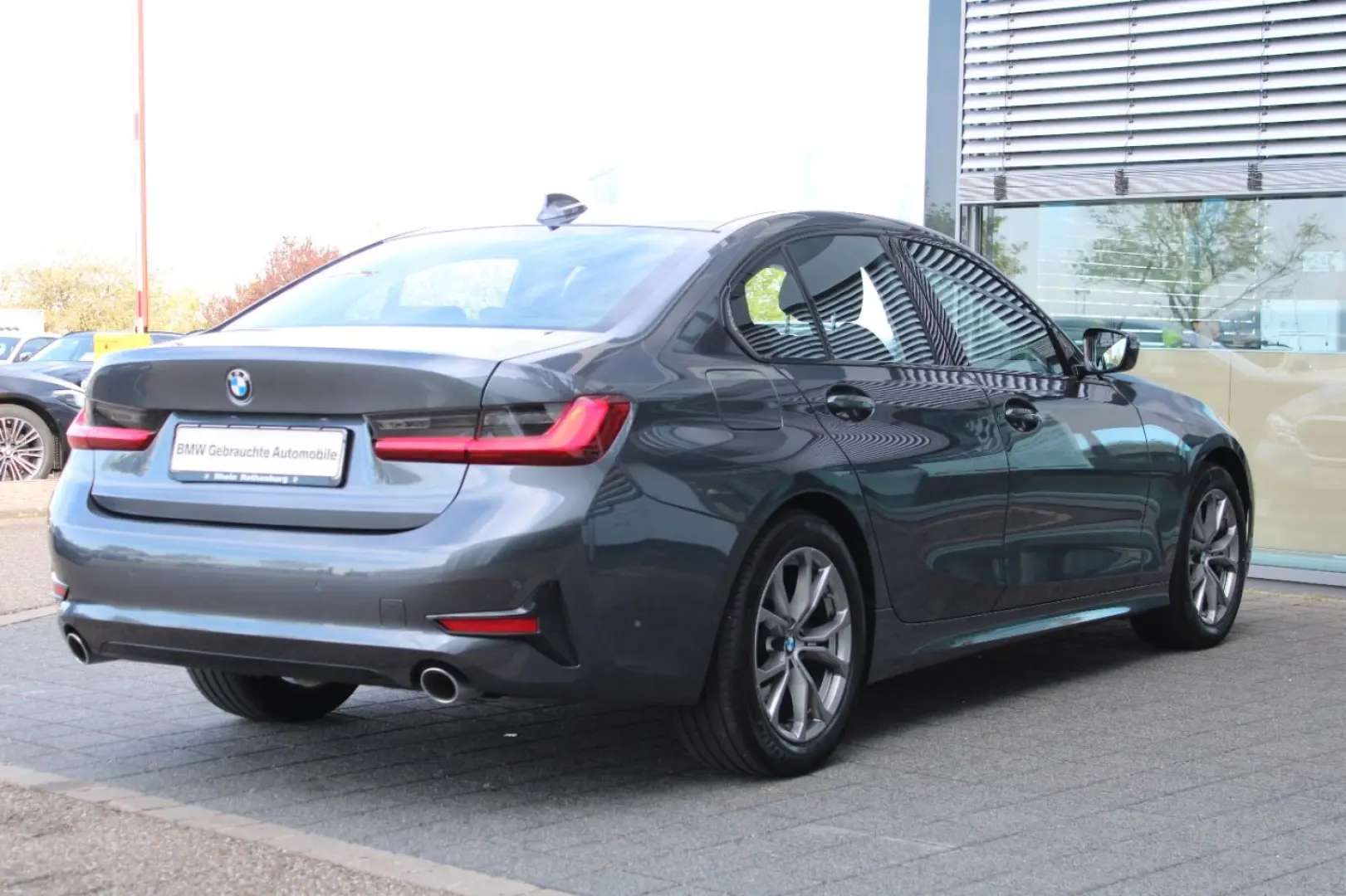 318d Limousine Sport Line Navi Live LED AHK DAB