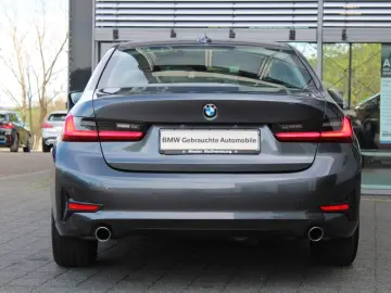 318d Limousine Sport Line Navi Live LED AHK DAB