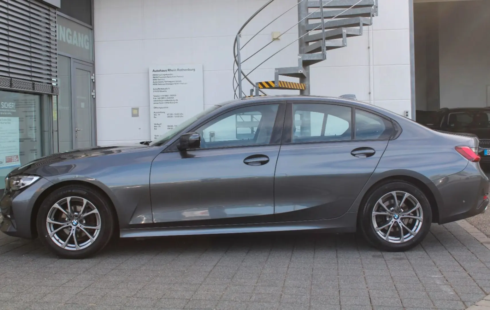 318d Limousine Sport Line Navi Live LED AHK DAB