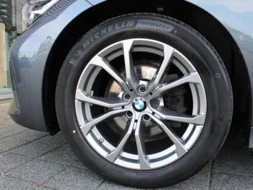 318d Limousine Sport Line Navi Live LED AHK DAB