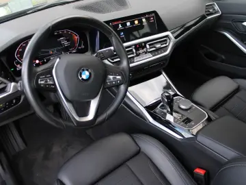 318d Limousine Sport Line Navi Live LED AHK DAB