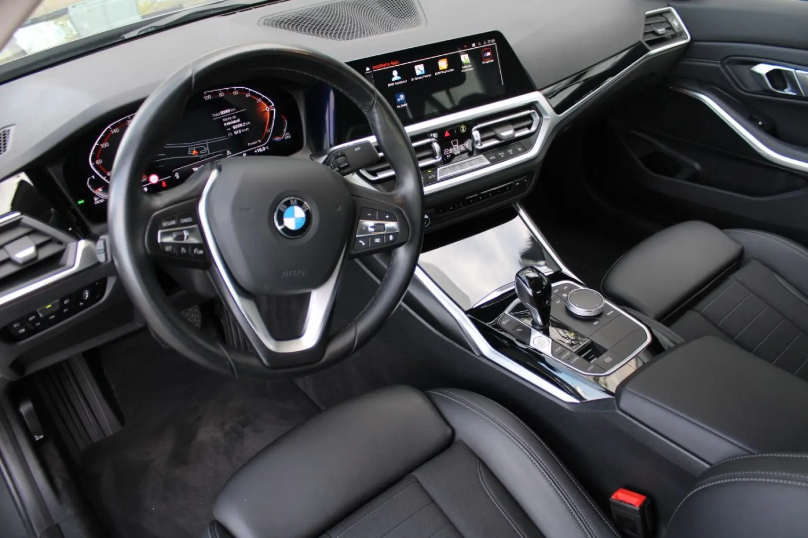 318d Limousine Sport Line Navi Live LED AHK DAB