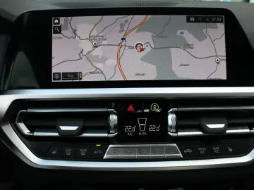 318d Limousine Sport Line Navi Live LED AHK DAB