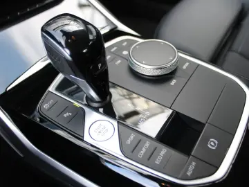 318d Limousine Sport Line Navi Live LED AHK DAB