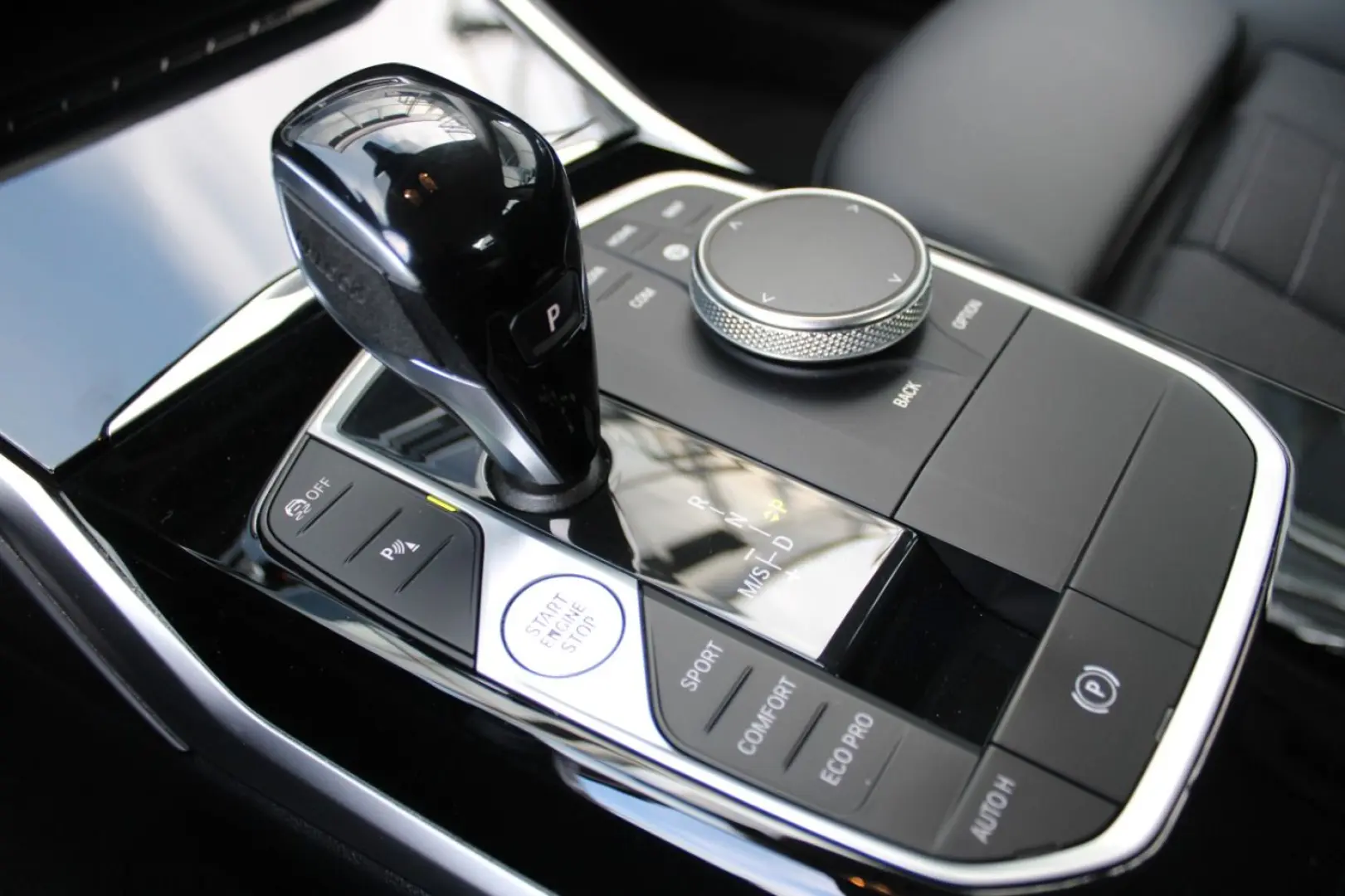 318d Limousine Sport Line Navi Live LED AHK DAB