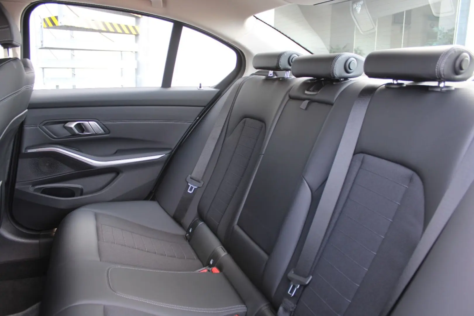 318d Limousine Sport Line Navi Live LED AHK DAB