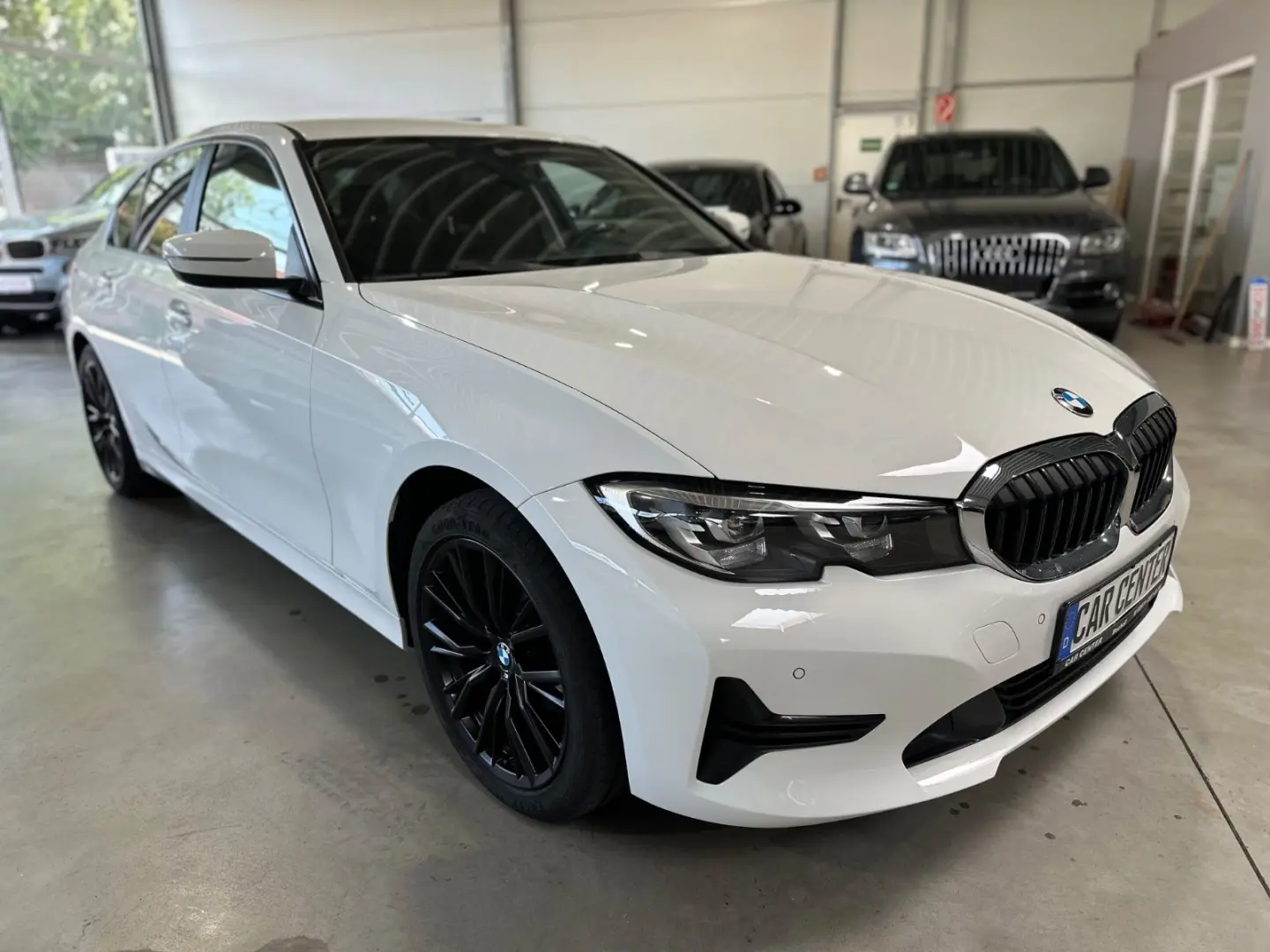 318 i Lim. Advantage  SHZ LED M Felgen PDC EU6d