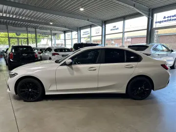 318 i Lim. Advantage  SHZ LED M Felgen PDC EU6d