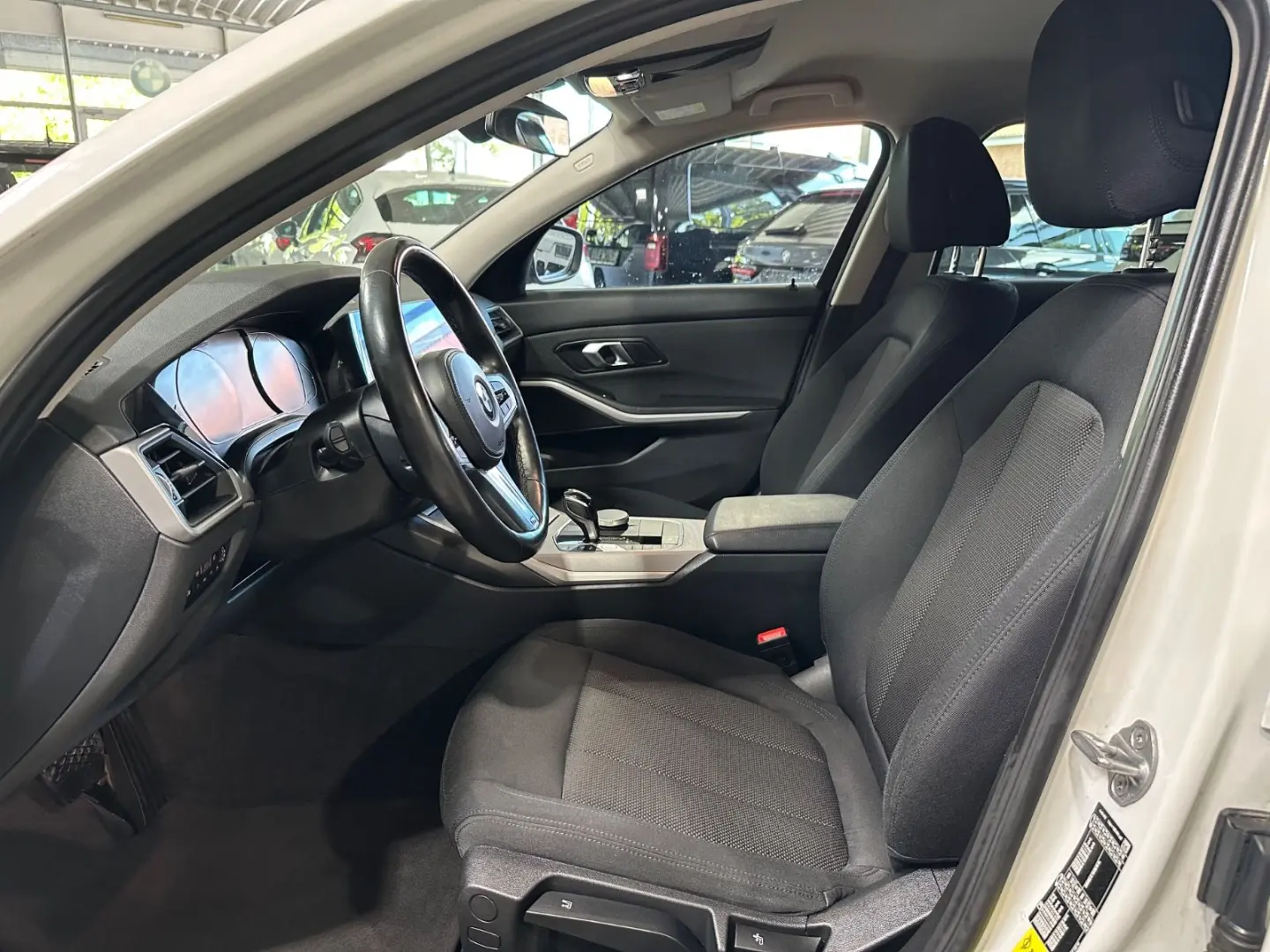 318 i Lim. Advantage  SHZ LED M Felgen PDC EU6d