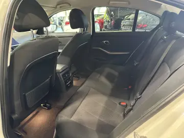 318 i Lim. Advantage  SHZ LED M Felgen PDC EU6d