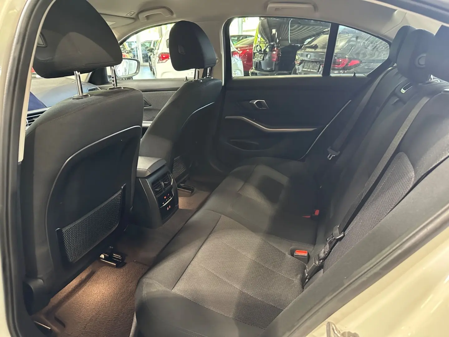 318 i Lim. Advantage  SHZ LED M Felgen PDC EU6d