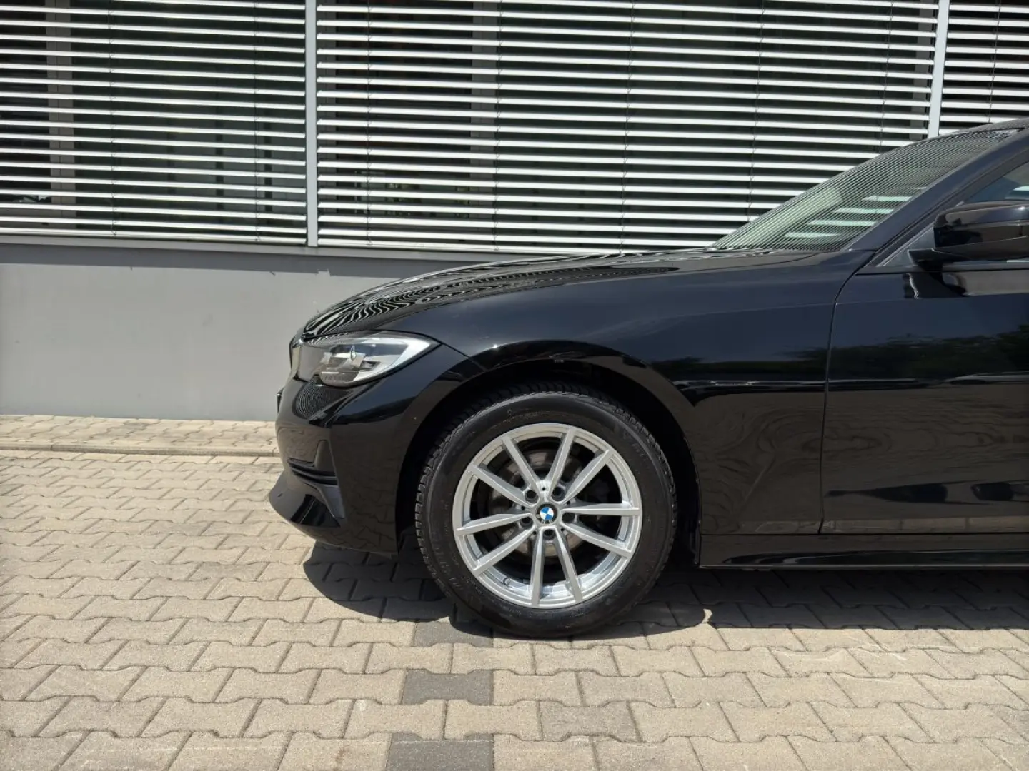 318i LimA Navi LED SHZ ParkAss DAB