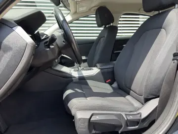 318i LimA Navi LED SHZ ParkAss DAB