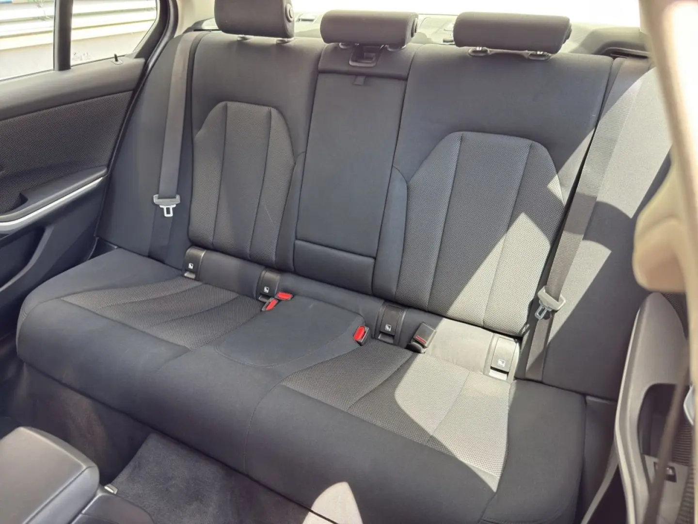 318i LimA Navi LED SHZ ParkAss DAB