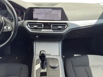 318i LimA Navi LED SHZ ParkAss DAB