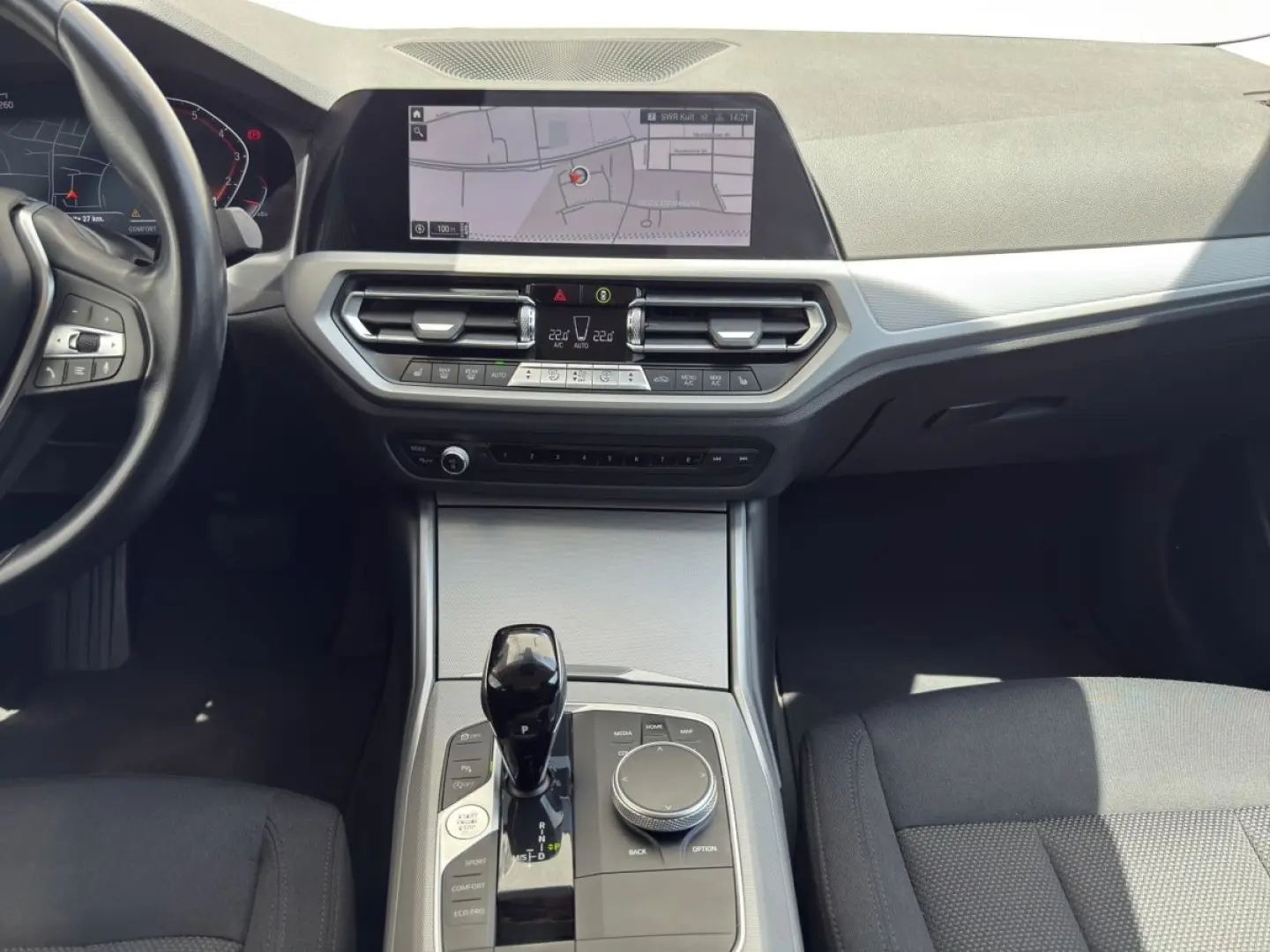 318i LimA Navi LED SHZ ParkAss DAB