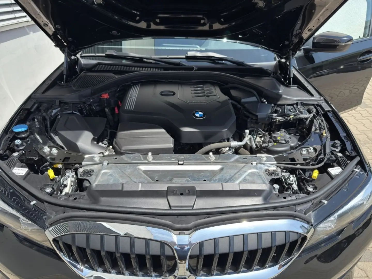 318i LimA Navi LED SHZ ParkAss DAB