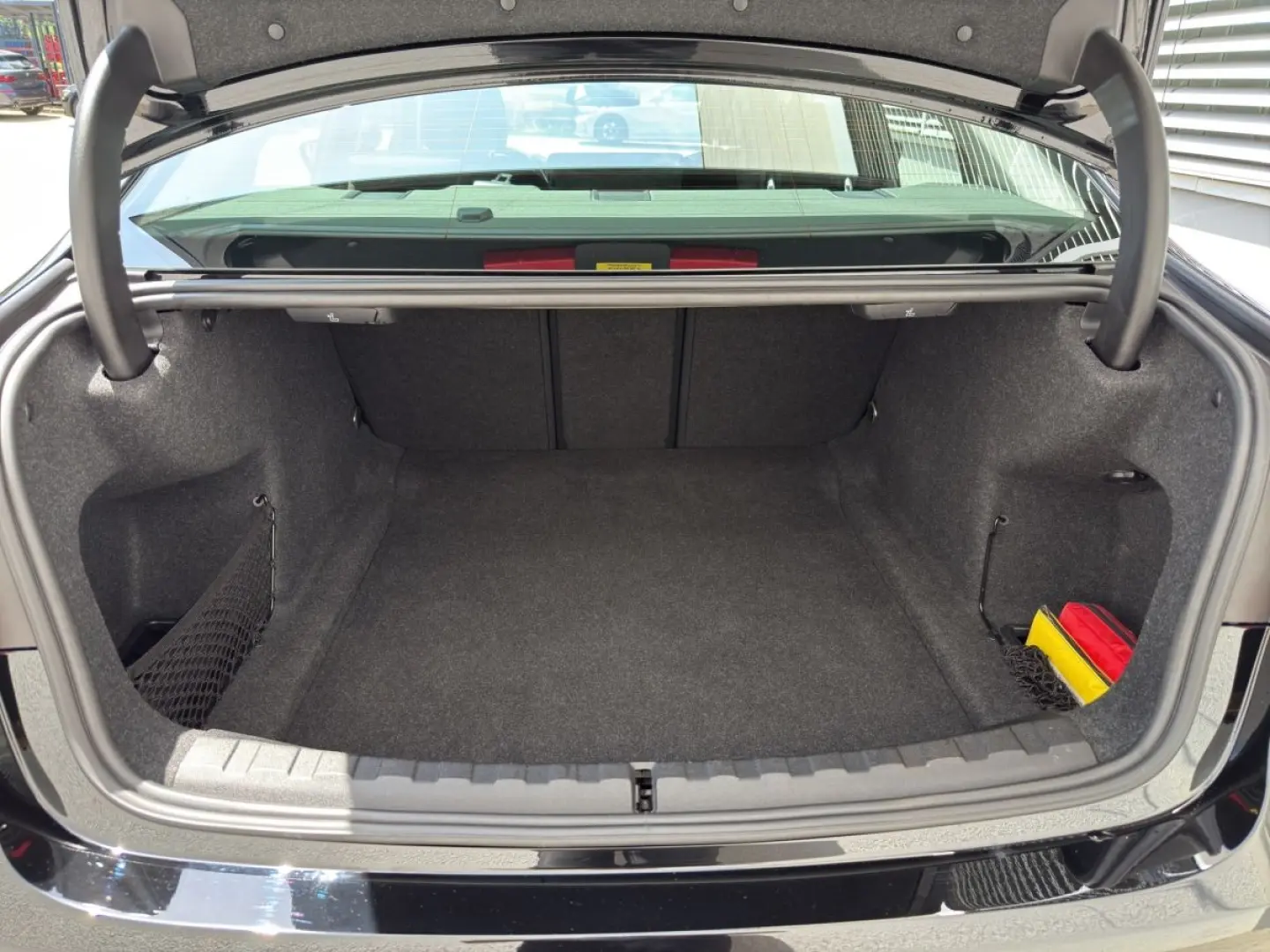 318i LimA Navi LED SHZ ParkAss DAB