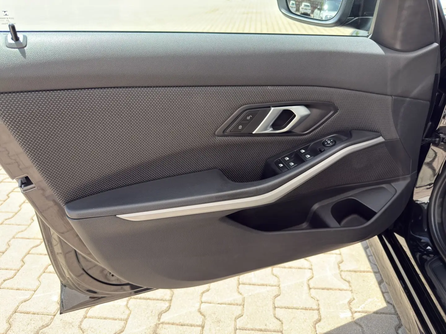 318i LimA Navi LED SHZ ParkAss DAB