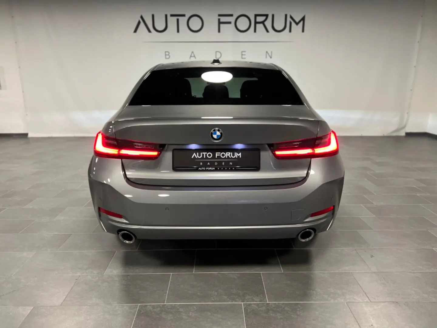 Lim. 320d LiveCockpit ACC LED SD Spur