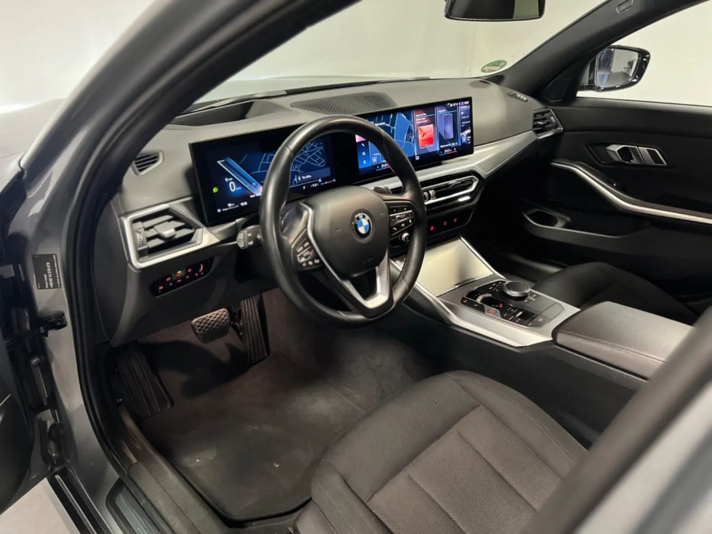 Lim. 320d LiveCockpit ACC LED SD Spur