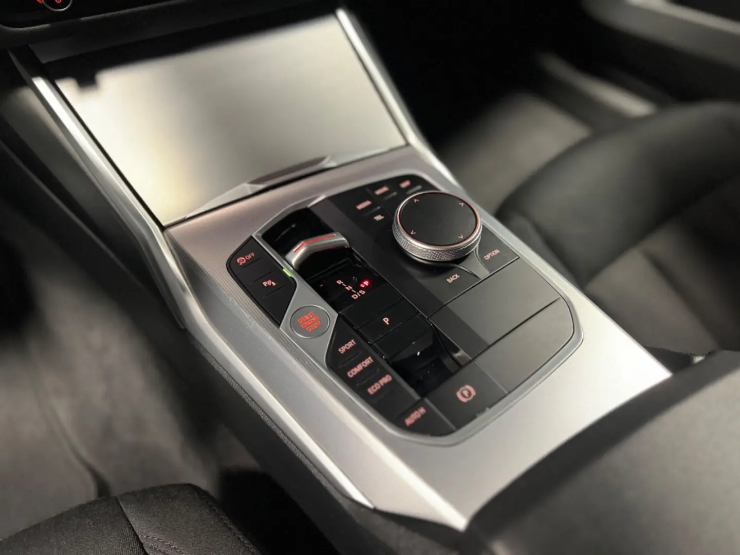 Lim. 320d LiveCockpit ACC LED SD Spur