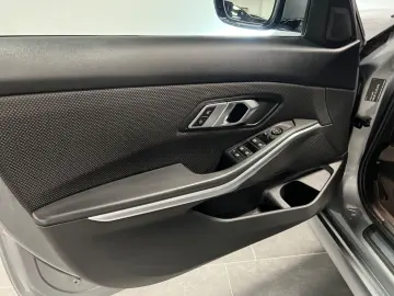 Lim. 320d LiveCockpit ACC LED SD Spur