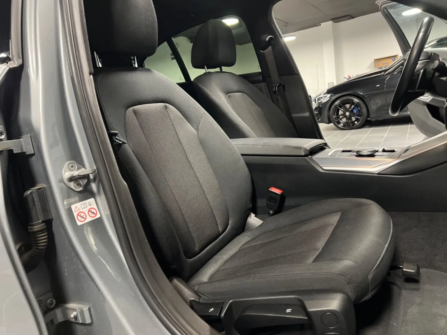 Lim. 320d LiveCockpit ACC LED SD Spur