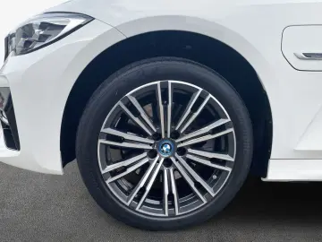 320e Aut. M Sport  AHK