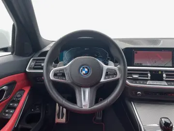 320e Aut. M Sport  AHK