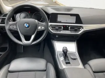 320 i Lim Sport Line Navi Dig Cockpit LED 3-Zone