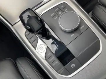 320 i Lim Sport Line Navi Dig Cockpit LED 3-Zone