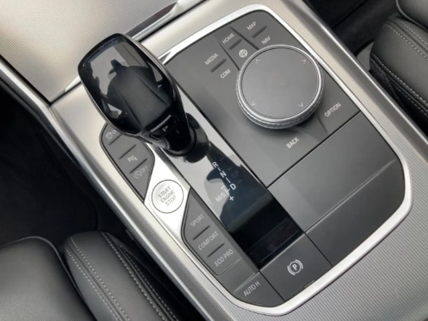 320 i Lim Sport Line Navi Dig Cockpit LED 3-Zone