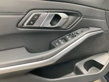 320 i Lim Sport Line Navi Dig Cockpit LED 3-Zone