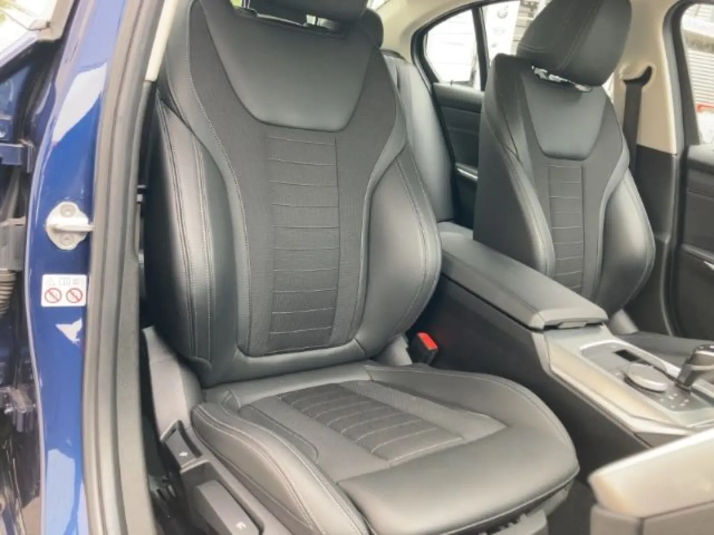 320 i Lim Sport Line Navi Dig Cockpit LED 3-Zone