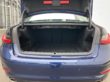 320 i Lim Sport Line Navi Dig Cockpit LED 3-Zone