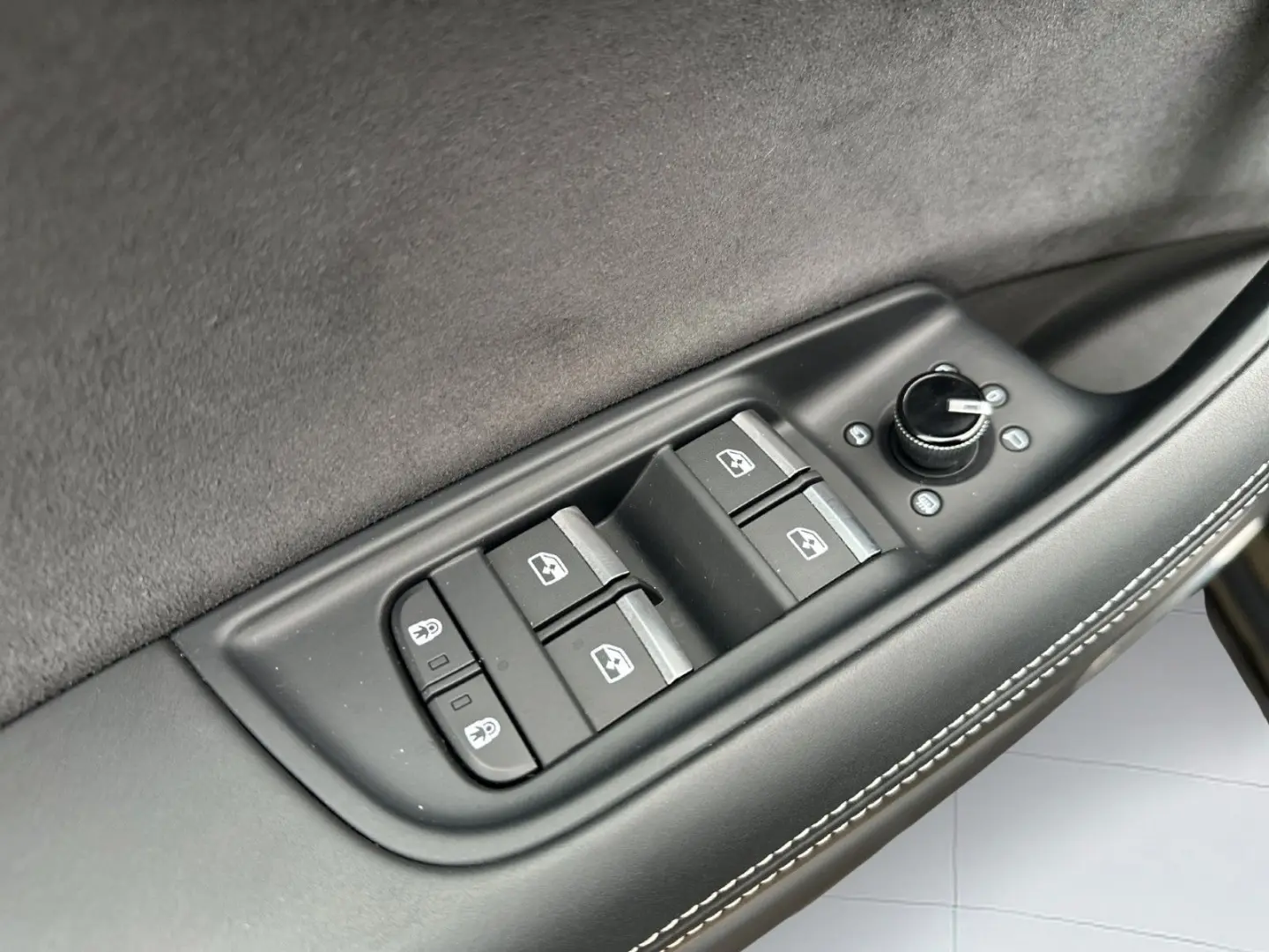 RSQ8 quattro Dynamik  305km h B&O Massage