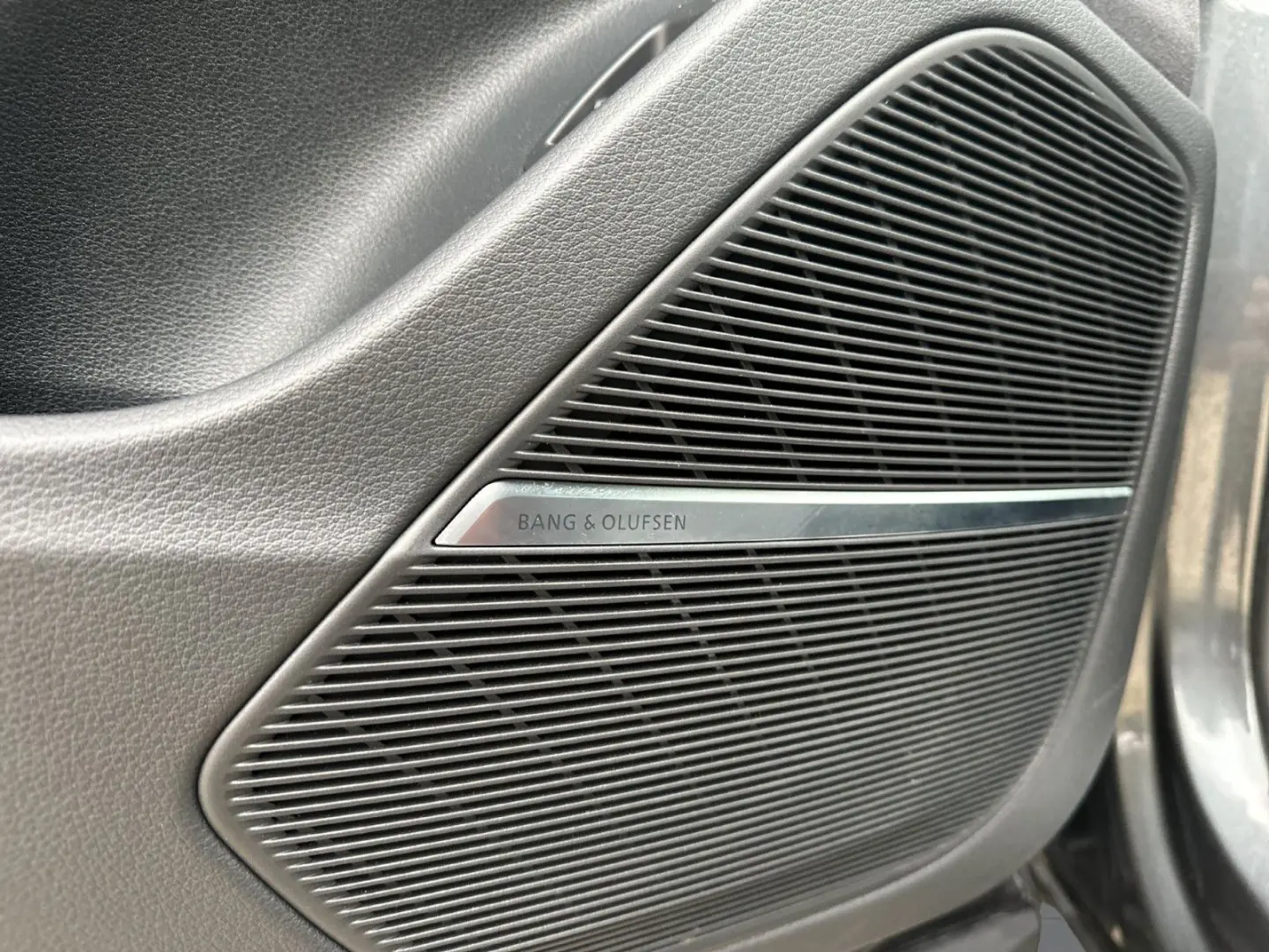 RSQ8 quattro Dynamik  305km h B&O Massage