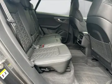 RSQ8 quattro Dynamik  305km h B&O Massage