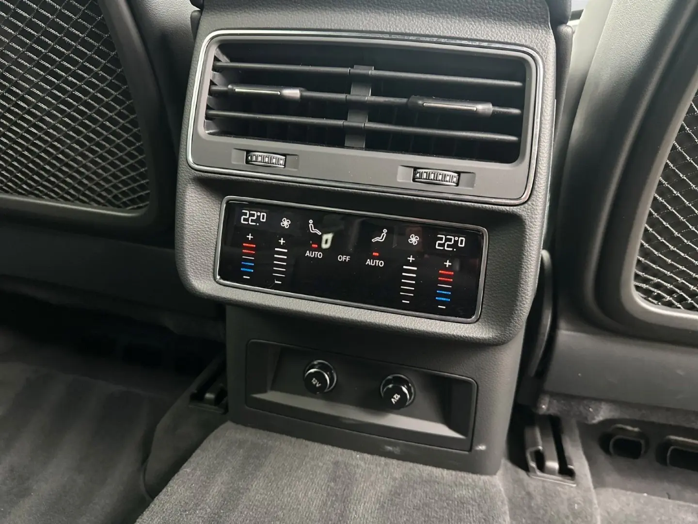 RSQ8 quattro Dynamik  305km h B&O Massage